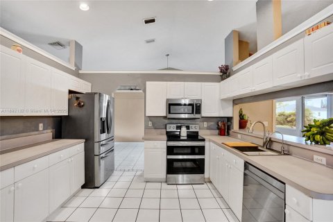 Купить виллу или дом в Локсахатчи-Гроувс, Флорида 4 спальни, 199.28м2, № 1953299 - фото 16