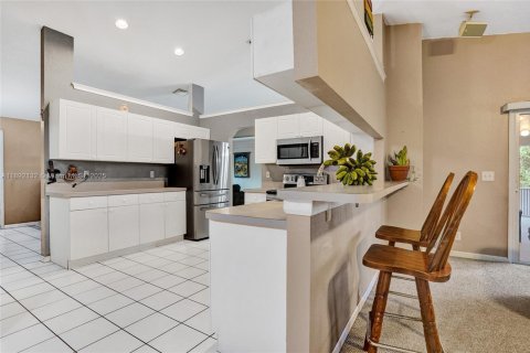 Купить виллу или дом в Локсахатчи-Гроувс, Флорида 4 спальни, 199.28м2, № 1953299 - фото 17