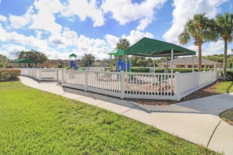 Villa ou maison à vendre à Land O' Lakes, Floride: 3 chambres, 189.43 m2 № 1778212 - photo 15