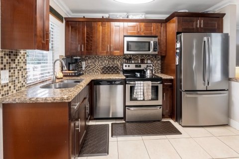 House in Tamarac, Florida 2 bedrooms, 80.27 sq.m. № 2039257 - photo 4