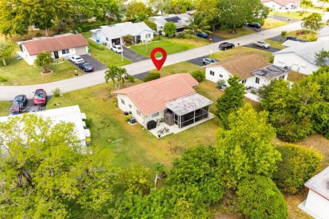 House in Tamarac, Florida 2 bedrooms, 80.27 sq.m. № 2039257 - photo 12