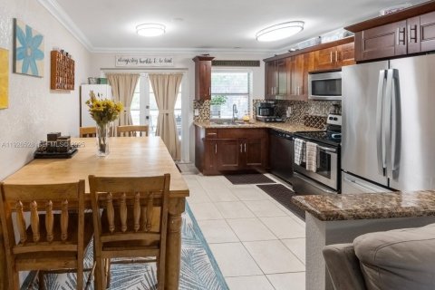 House in Tamarac, Florida 2 bedrooms, 80.27 sq.m. № 2039257 - photo 5