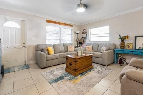 House in Tamarac, Florida 2 bedrooms, 80.27 sq.m. № 2039257 - photo 2