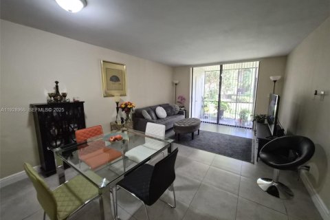 Condominio en venta en Deerfield Beach, Florida, 2 dormitorios, 87.05 m2 № 2034361 - foto 5