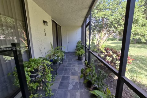 Condominio en venta en Deerfield Beach, Florida, 2 dormitorios, 87.05 m2 № 2034361 - foto 14