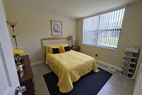 Condominio en venta en Deerfield Beach, Florida, 2 dormitorios, 87.05 m2 № 2034361 - foto 12