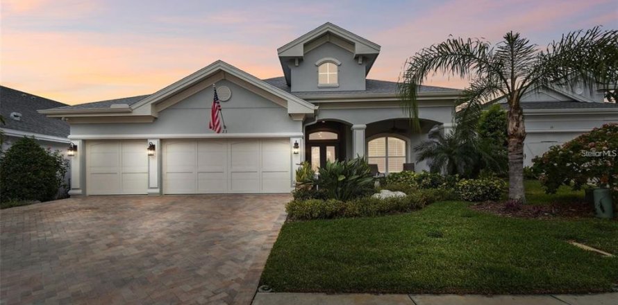 House in Dunedin, Florida 4 bedrooms, 243.22 sq.m. № 1818808