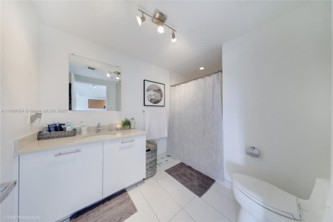 Condo in Miami, Florida, 1 bedroom  № 1790824 - photo 10