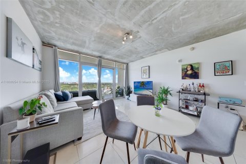 Condo in Miami, Florida, 1 bedroom  № 1790824 - photo 4