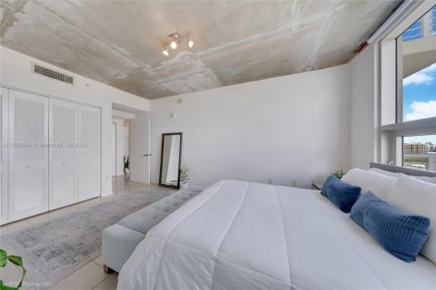 Condo in Miami, Florida, 1 bedroom  № 1790824 - photo 15