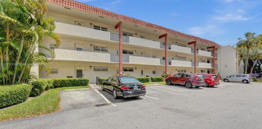 Condominio en Pembroke Pines, Florida, 2 dormitorios № 1647345