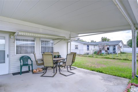 Villa ou maison à vendre à Zephyrhills, Floride: 2 chambres, 97.55 m2 № 1722372 - photo 17