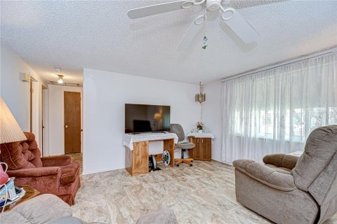 Villa ou maison à vendre à Zephyrhills, Floride: 2 chambres, 97.55 m2 № 1722372 - photo 19