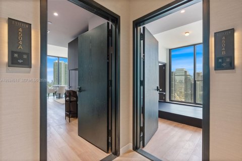 Condo in Miami, Florida, 2 bedrooms  № 2172030 - photo 2