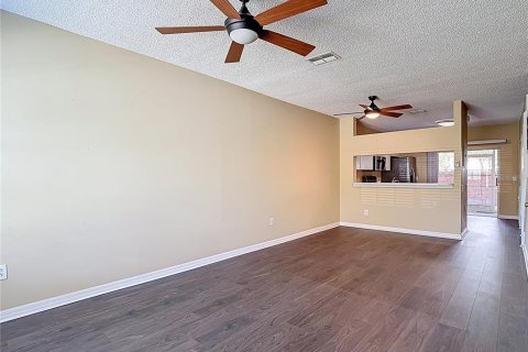 Townhouse in Tampa, Florida 2 bedrooms, 107.02 sq.m. № 1783122 - photo 3