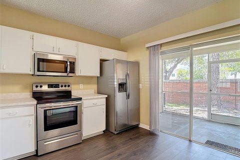 Townhouse in Tampa, Florida 2 bedrooms, 107.02 sq.m. № 1783122 - photo 8