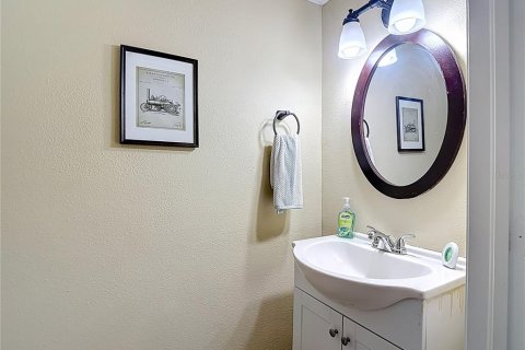 Townhouse in Tampa, Florida 2 bedrooms, 107.02 sq.m. № 1783122 - photo 11