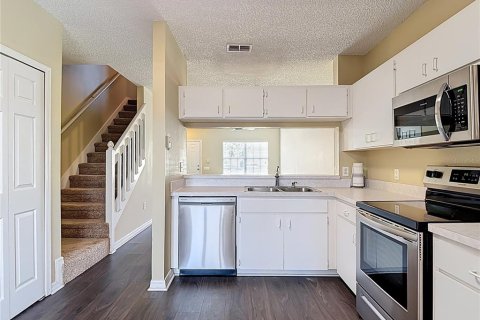 Townhouse in Tampa, Florida 2 bedrooms, 107.02 sq.m. № 1783122 - photo 10