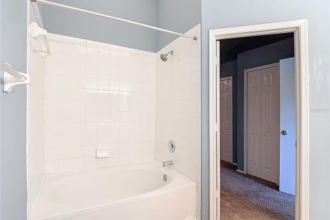 Townhouse in Tampa, Florida 2 bedrooms, 107.02 sq.m. № 1783122 - photo 16