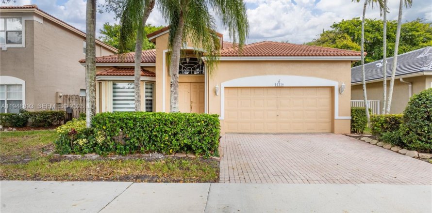 Дом в Уэстон, Флорида 3 спальни, 193.24м2 № 2005072