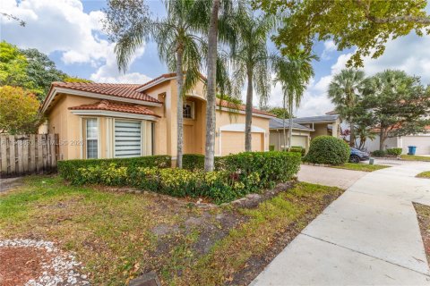 Снять в аренду виллу или дом в Уэстон, Флорида 3 спальни, 193.24м2, № 2005072 - фото 2