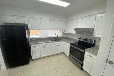Adosado en venta en Tampa, Florida, 2 dormitorios, 113.62 m2 № 1650048 - foto 3