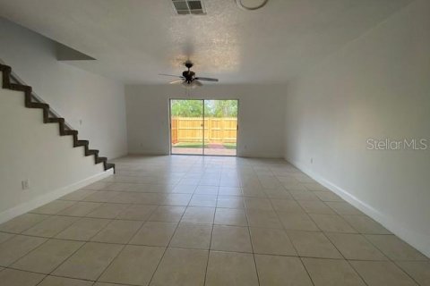 Adosado en venta en Tampa, Florida, 2 dormitorios, 113.62 m2 № 1650048 - foto 2