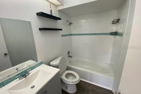 Adosado en venta en Tampa, Florida, 2 dormitorios, 113.62 m2 № 1650048 - foto 7