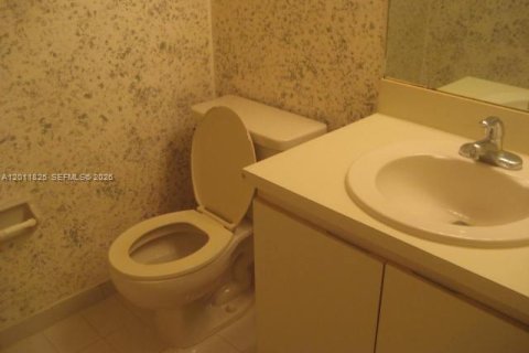 Touwnhouse à louer à Miami, Floride: 3 chambres, 159.42 m2 № 2076123 - photo 12