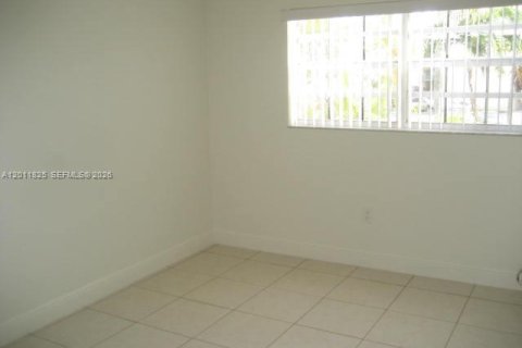 Touwnhouse à louer à Miami, Floride: 3 chambres, 159.42 m2 № 2076123 - photo 17