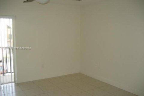 Touwnhouse à louer à Miami, Floride: 3 chambres, 159.42 m2 № 2076123 - photo 13