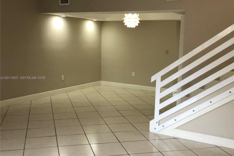 Touwnhouse à louer à Miami, Floride: 3 chambres, 159.42 m2 № 2076123 - photo 3