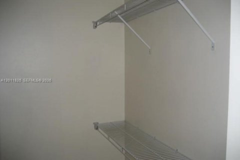 Touwnhouse à louer à Miami, Floride: 3 chambres, 159.42 m2 № 2076123 - photo 16