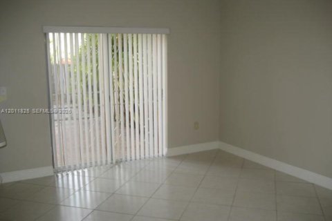 Touwnhouse à louer à Miami, Floride: 3 chambres, 159.42 m2 № 2076123 - photo 5