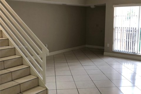 Touwnhouse à louer à Miami, Floride: 3 chambres, 159.42 m2 № 2076123 - photo 7