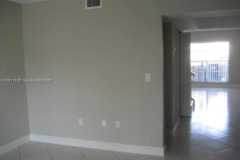 Touwnhouse à louer à Miami, Floride: 3 chambres, 159.42 m2 № 2076123 - photo 10