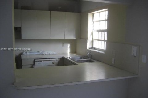 Touwnhouse à louer à Miami, Floride: 3 chambres, 159.42 m2 № 2076123 - photo 19