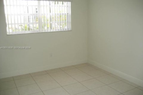 Touwnhouse à louer à Miami, Floride: 3 chambres, 159.42 m2 № 2076123 - photo 18