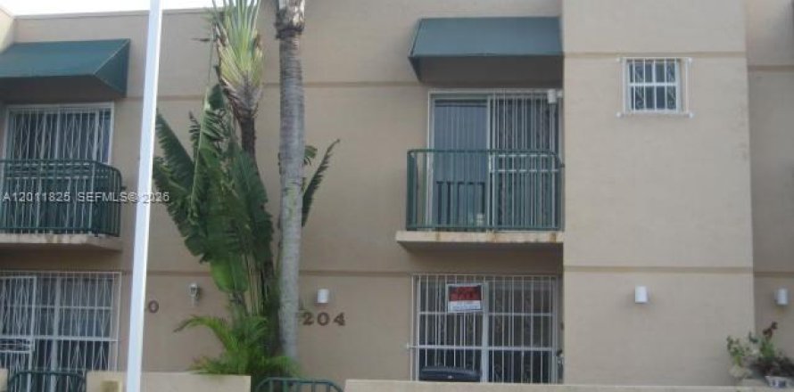 Touwnhouse à Miami, Floride 3 chambres, 159.42 m2 № 2076123