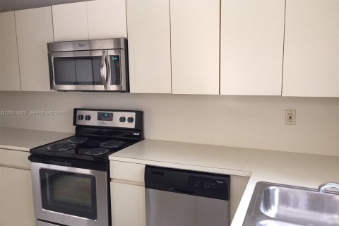 Touwnhouse à louer à Miami, Floride: 3 chambres, 159.42 m2 № 2076123 - photo 4