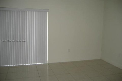 Touwnhouse à louer à Miami, Floride: 3 chambres, 159.42 m2 № 2076123 - photo 15