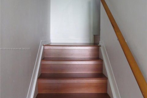 Townhouse in Miramar, Florida 2 bedrooms, 102.19 sq.m. № 2015090 - photo 9