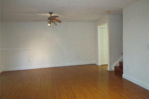 Townhouse in Miramar, Florida 2 bedrooms, 102.19 sq.m. № 2015090 - photo 6