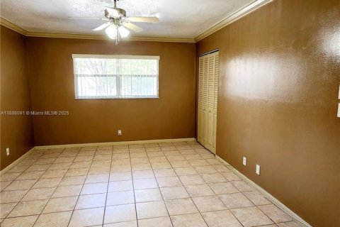 Condo in Lauderhill, Florida, 2 bedrooms  № 1696001 - photo 24