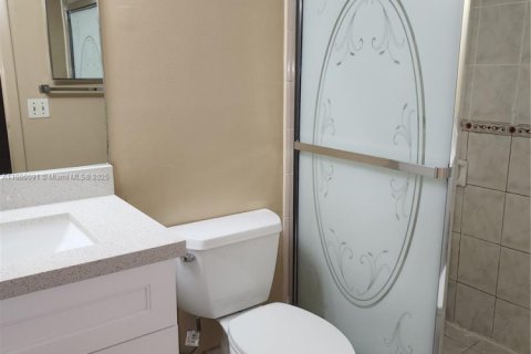 Condo in Lauderhill, Florida, 2 bedrooms  № 1696001 - photo 22