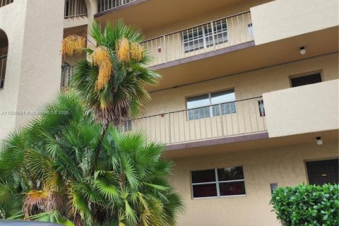 Condo in Lauderhill, Florida, 2 bedrooms  № 1696001 - photo 3