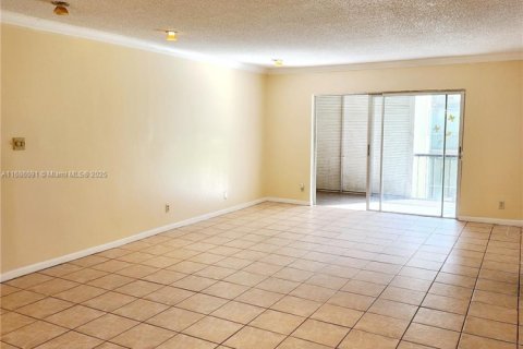 Condo in Lauderhill, Florida, 2 bedrooms  № 1696001 - photo 16