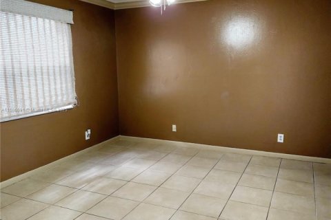 Condo in Lauderhill, Florida, 2 bedrooms  № 1696001 - photo 17