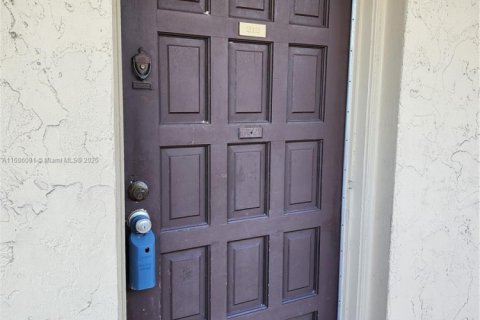 Condo in Lauderhill, Florida, 2 bedrooms  № 1696001 - photo 7