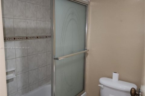 Condo in Lauderhill, Florida, 2 bedrooms  № 1696001 - photo 29